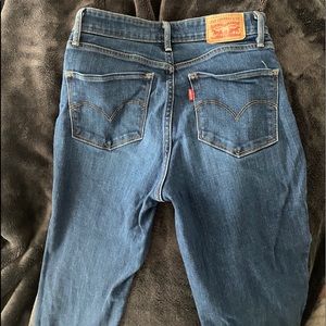 Levi’s 721 High Rise Skinny Jeans 27x32